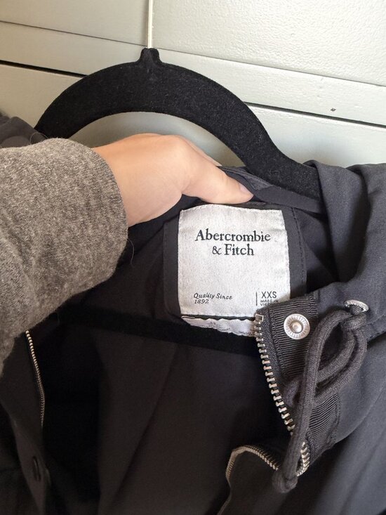 Abercrombie & Fitch Cropped Hooded Utility Jacket Black - Picture 3 of 4